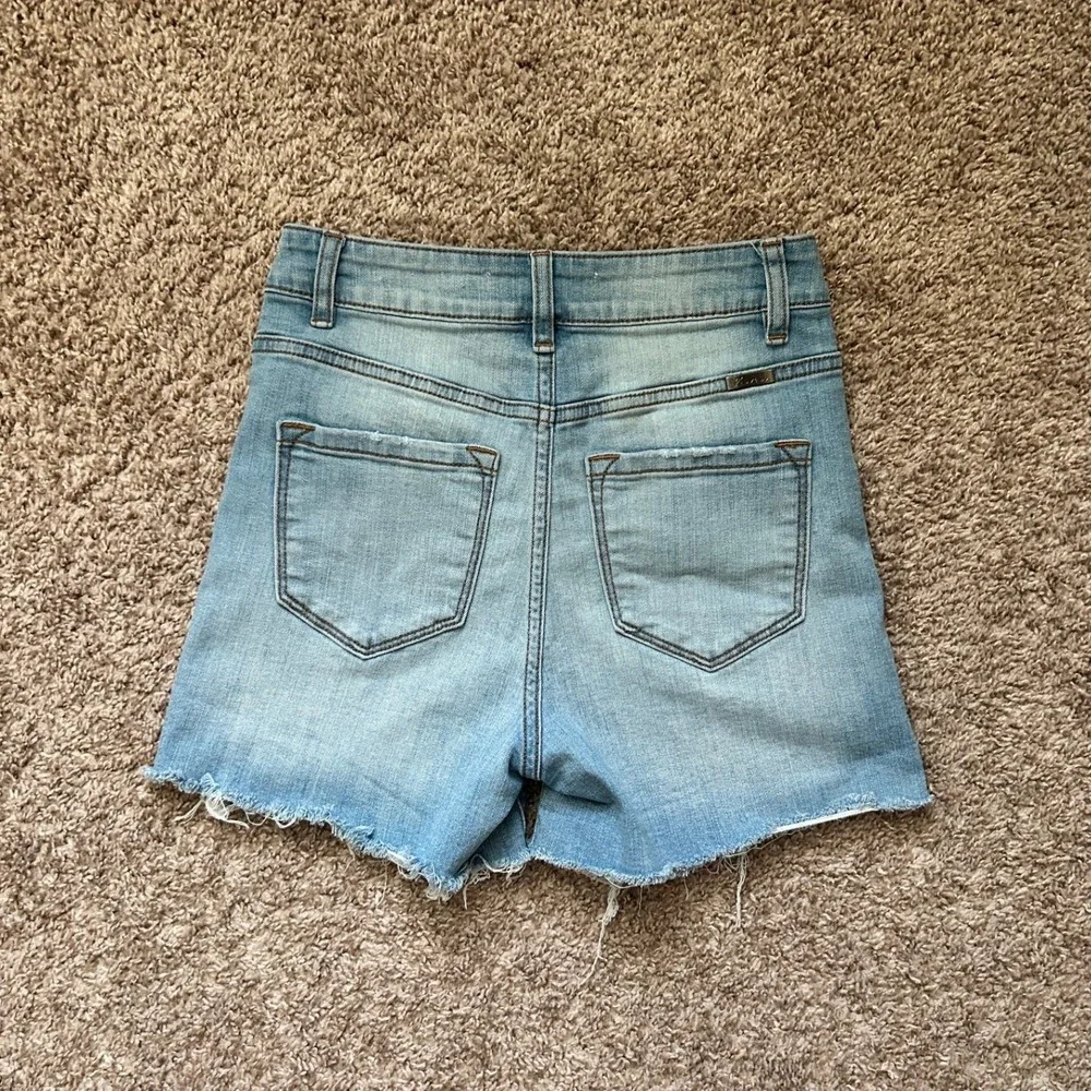 Kancan I Womens High Rise Button Fly Denim Shorts Frayed Hem Light Wash I Size S - Picture 3 of 10